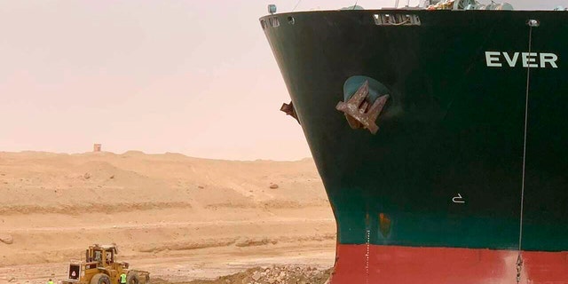 Ship Blocking Suez Canal Reportedly On The Move Fox News - roblox jailbreak cargo ship robbery