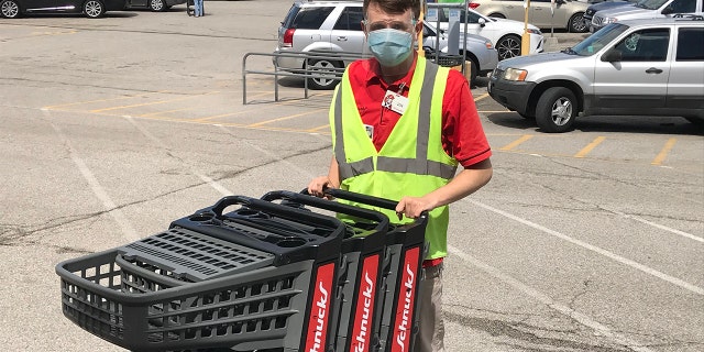 "We are very proud of Ben for coming to the rescue!" a spokesperson for Schnucks tells Fox News.