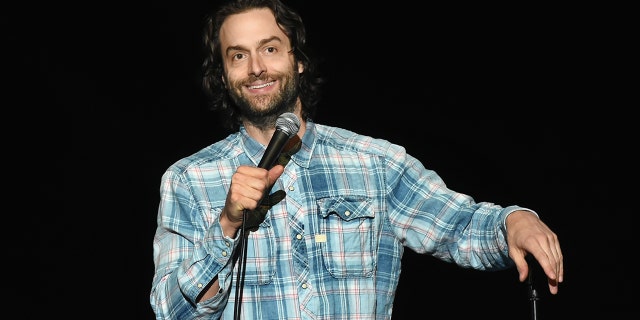 Chris D'Elia allegedly had sexual relations with a 17-year-old before demanding sexually explicit photos and videos from her. (Getty Images)