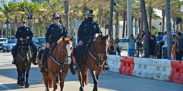 FORT LAUDERDALE, FLORIDA - MARCH 14: A general view of police officers presence as people partying on Fort Lauderdale Beach Los Olas as Spring break crowds draw a concern during critical moment in the COVID-19 pandemic. on March 14, 2021 in Fort Lauderdale, Florida. U.S. President Joe Biden Announce All Americans to be Eligible for Vaccinations by May 1, Puts the Nation on a Path to Get Closer to Normal by July 4th. (Photo by JL/Sipa USA)No Use Germany.