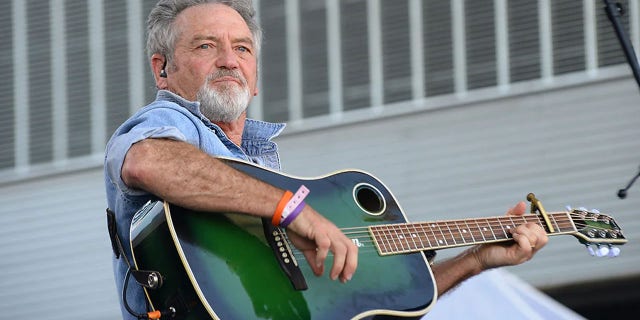 Larry Gatlin voiced concern with the country's leaders in a new interview.