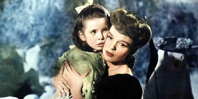 Margaret O'Brien (left) and Judy Garland in "Meet Me in St. Louis."