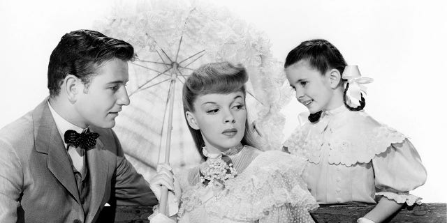 American actors (left to right) Tom Drake (1918-1982), Judy Garland (1922-1969) and Margaret O'Brien in a promotional portrait for "Meet Me In St. Louis," directed by Vincente Minnelli, 1944.