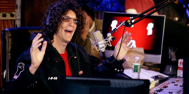 Howard Stern ranted about the 2022 midterm elections on Monday.