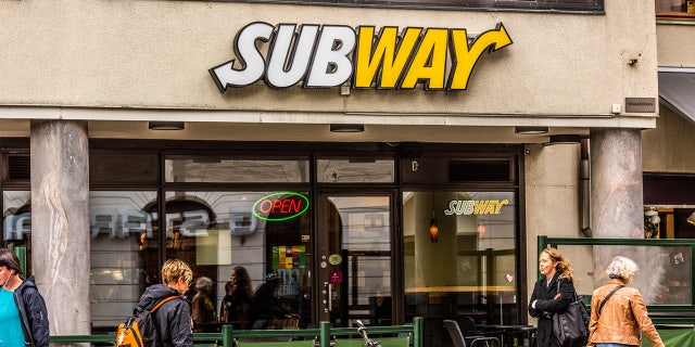 The Subway employee who uploaded the clip later claimed that the customer declined a fork or knife, instead telling the workers that she "likes getting her hands messy."