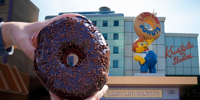 You can also eat in the restaurants of "The simpsons"- a thematic section of the park, "Springfield, United States"