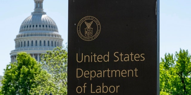 A picture of the U.S. Department of Labor sign.