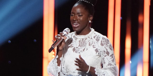 Contestant Funke Lagoke lost consciousness following her duet performance on Monday's episode of 'American Idol' with fellow contestant Ronda Felton.