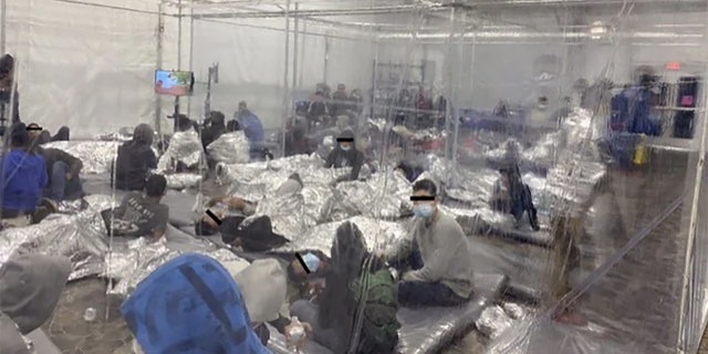 A photo of a CBP overflow facility for migrants in Donna, テキサス. (Office of Rep. ヘンリー・クエラー, D-Texas)