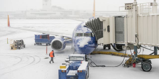 A winter storm forecast for the Rocky Mountains and central High Plains this weekend already has some airlines warning passengers that their travel plans may be disrupted.