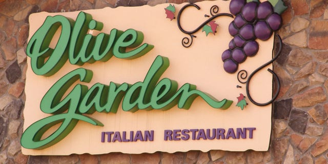 A money-saving TikTok video shared by Natasha K says people can satisfy their appetite by ordering a kids meal at Olive Garden.