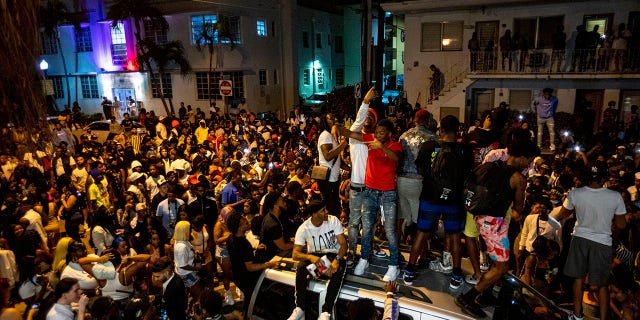 Miami Beach Business Owners Sick Of Spring Break Crowds Say Area Like 