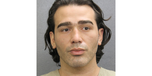 Paul Miller, 32 ans, a été arrêté mardi dans une résidence en Floride pour avoir prétendument été un criminel reconnu coupable en possession d'une arme à feu.