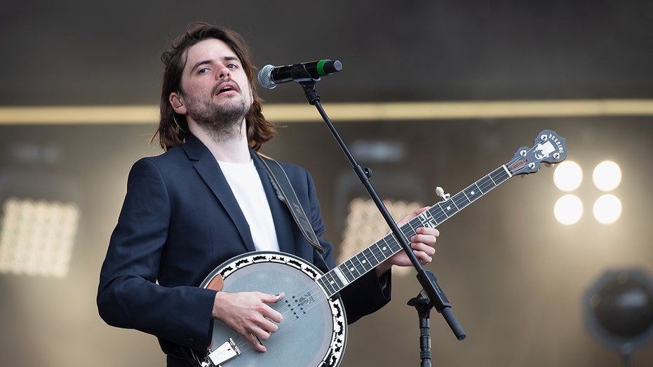 Ex-Mumford & Sons guitarist criticizes music industry for silence after Boulder antisemitic attack