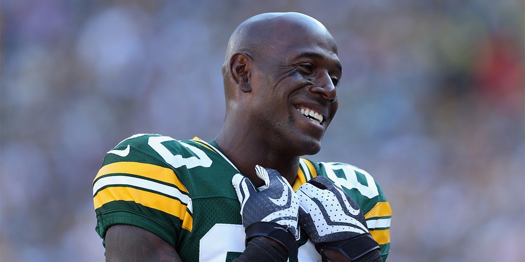 Green Bay Packers quarterback Brett Favre hands off to Packers Donald Driver  in the first quarter at Heinz Field during the pre-season game against the  Pittsburgh Steelers in Pittsburgh on August 11