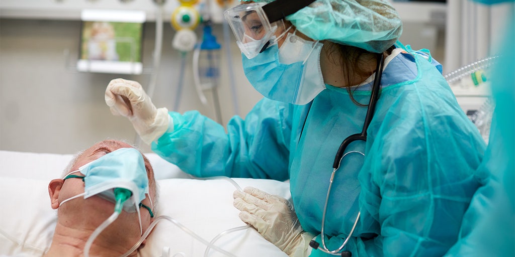 Nashville COVID ICU nurses give patient a spa day - Vimarsana News