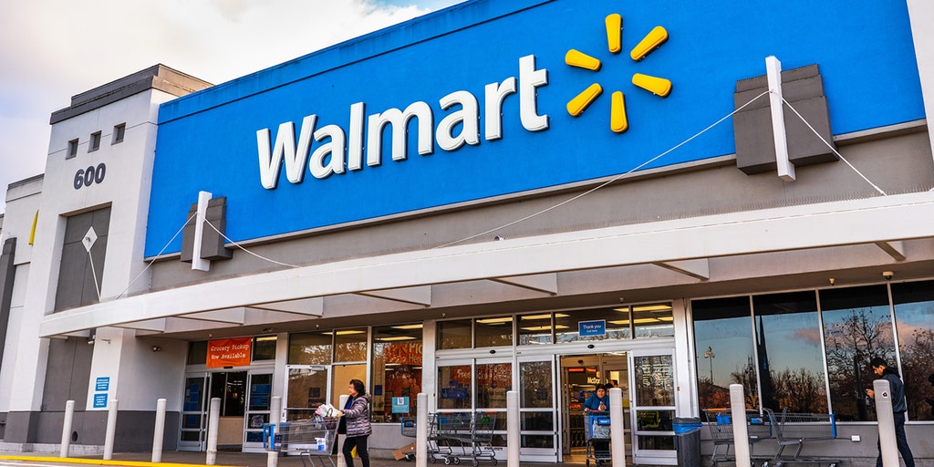 Walmart brawl breaks out after shopper apparently spits on employee - Vimarsana News