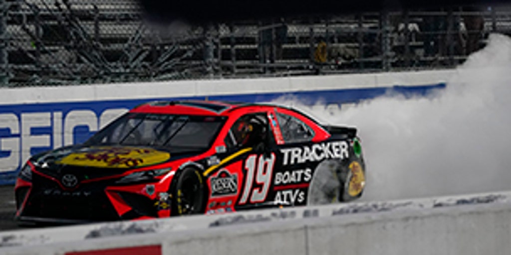 Martin Truex Jr. wins NASCAR Martinsville race - Vimarsana News