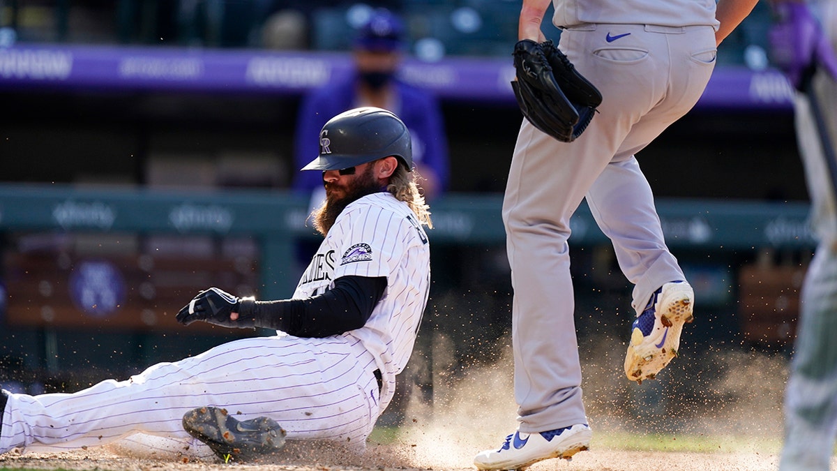 Cody Bellinger's 3-run homer in 8th fuels Dodgers' rally to beat