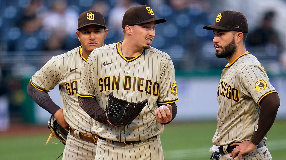 Padres fire manger Jayce Tingler after second-half collapse