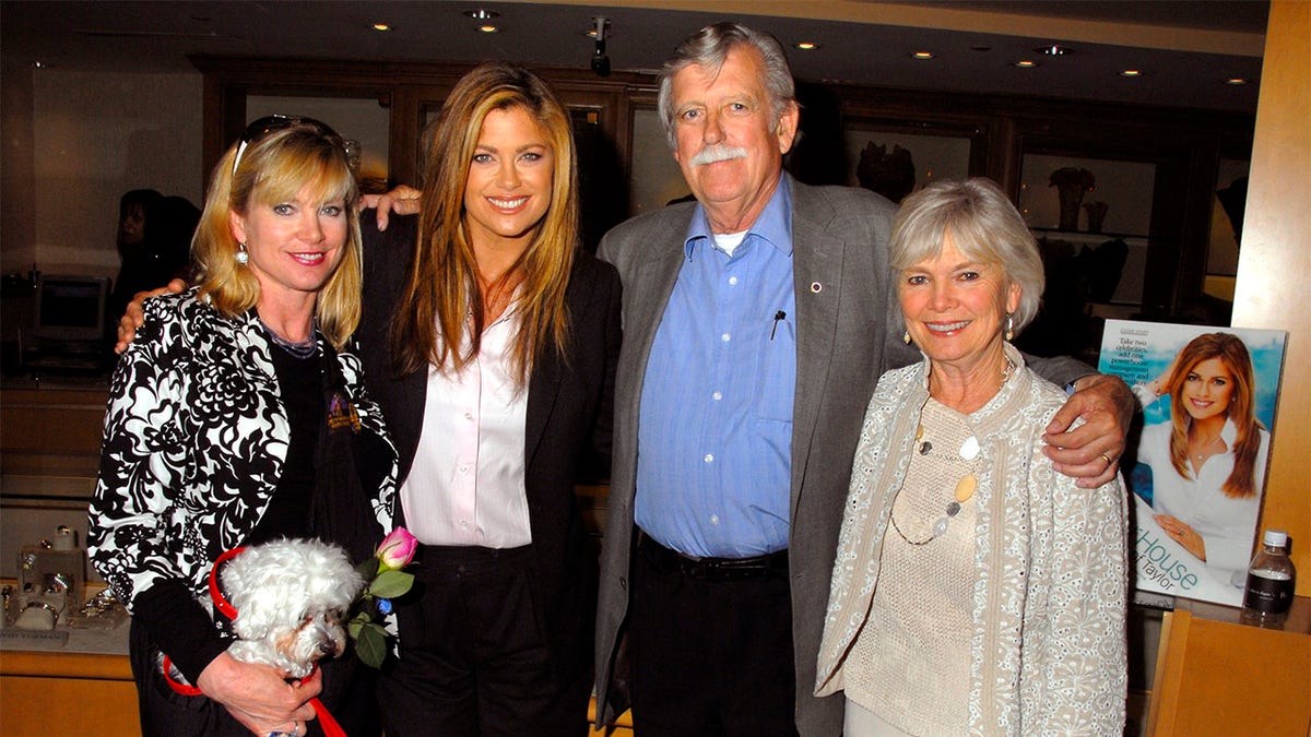 Kathy Ireland and sister Mary with Skipper, father John and mother Barbara.