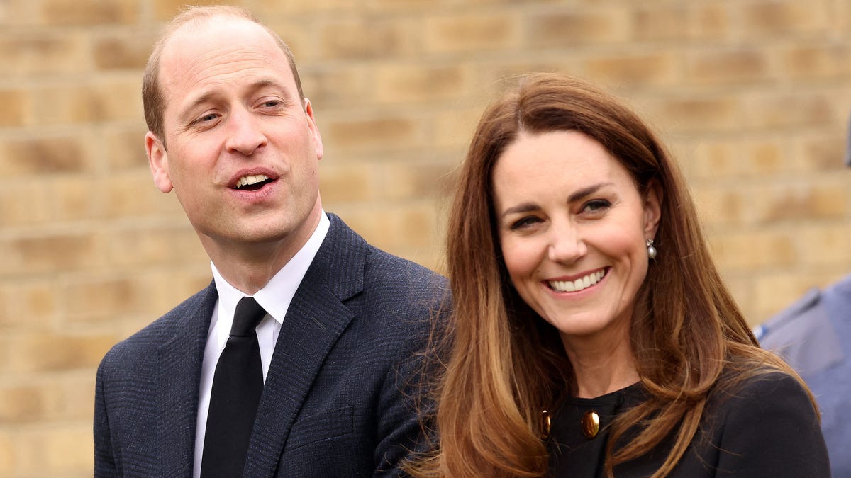 Kate Middleton pays subtle tribute to Queen Elizabeth II with earrings.