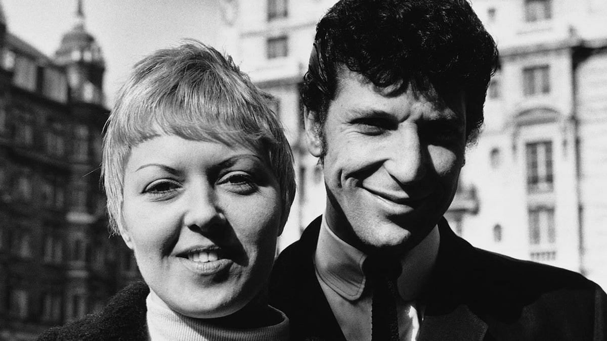 Singer Tom Jones and his wife Linda.