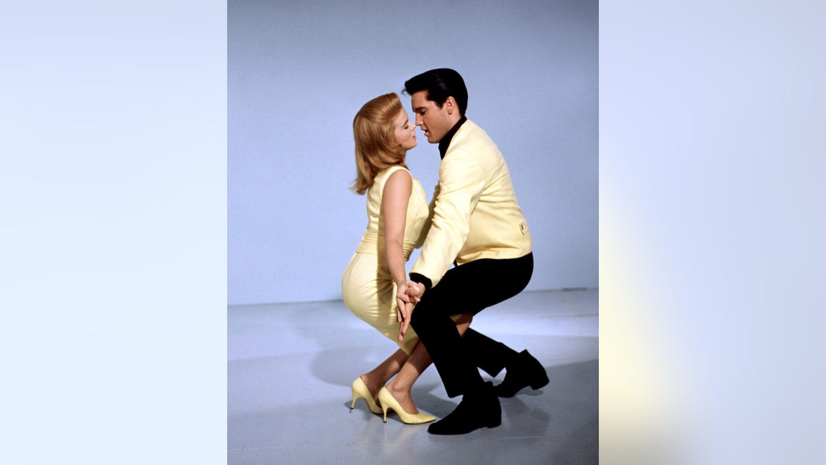 Ann-Margret and Elvis Presley in the musical film 'Viva Las Vegas', 1964.