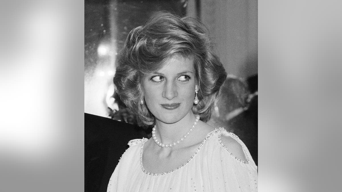 Princess Diana had a longer hairstyle before she decided to go for a major chop.