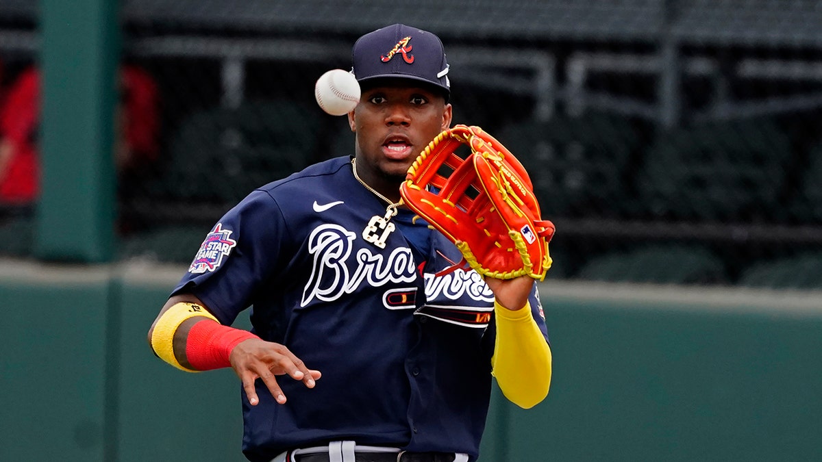 Braves add Orlando Arcia, Jacob Webb to expanded roster