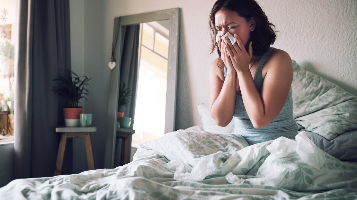 "Viral infections often give you chills or fever and make you very tired.?Allergies don't typically make you very tired," Whyte added. "Allergies don't make you short of breath or give you diarrhea where COVID can." (iStock)