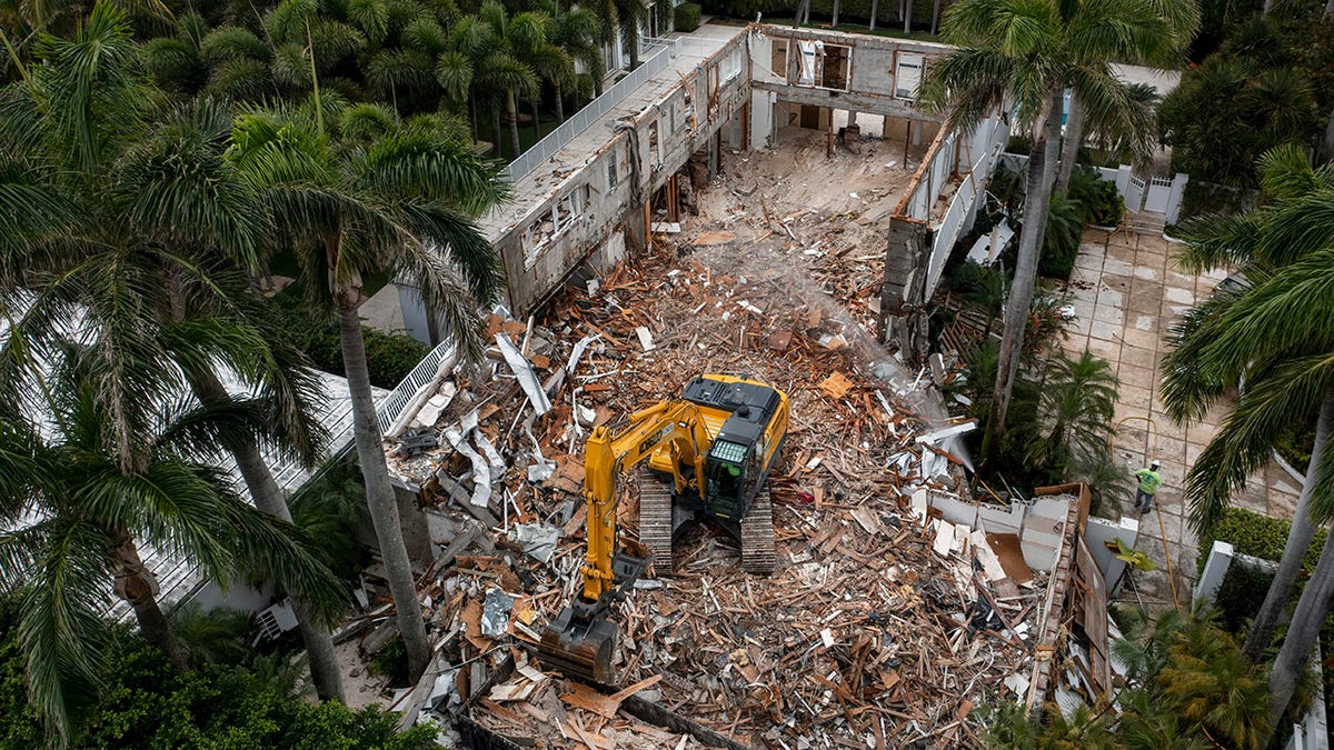 BG Group Demolition crews tear down the Palm Beach home of late financier and sex offender Jeffrey Epstein in Palm Beach, Florida on April 20, 2021. (Greg Lovett-USA TODAY NETWORK)