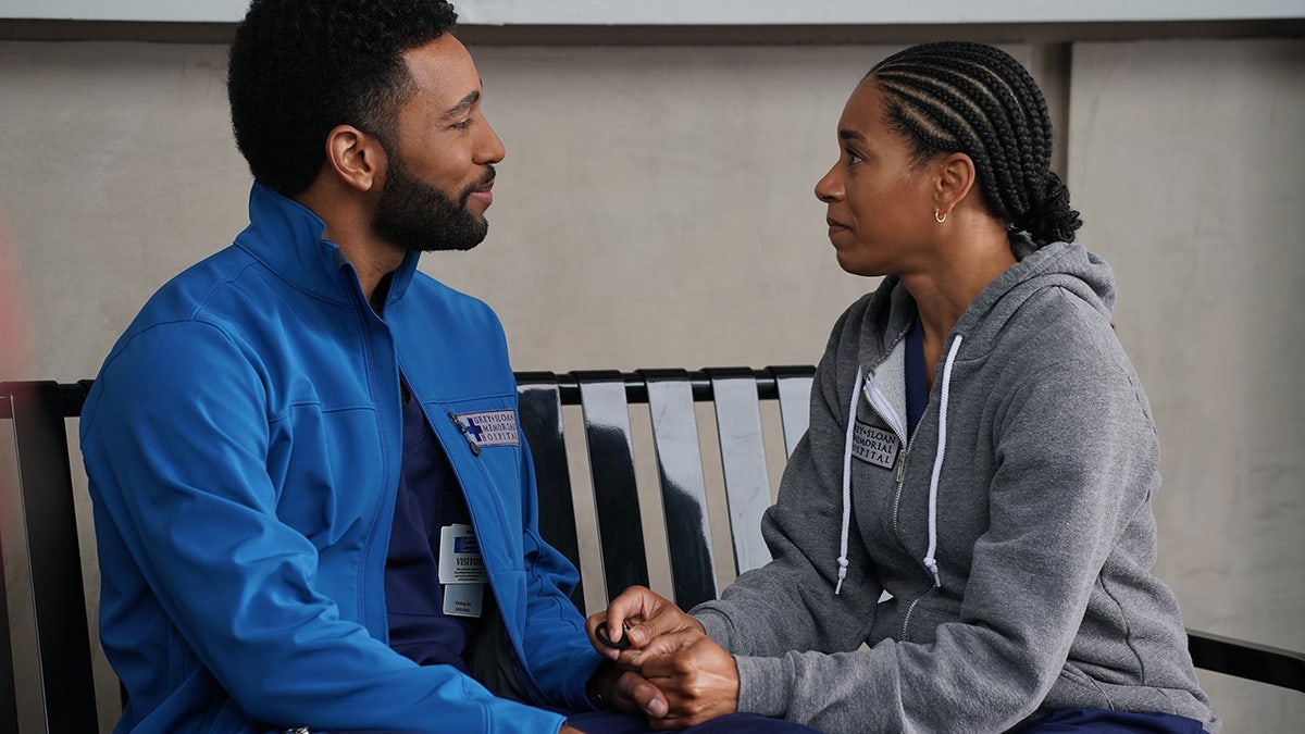 Maggie Pierce (Kelly McCreary) and Winston Ndugu (Anthony Hill) during Thursday night's episode of 'Grey's Anatomy.'