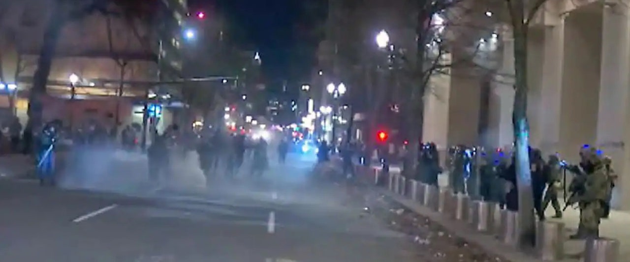Portland rioters smash way through downtown after state-of-emergency extension