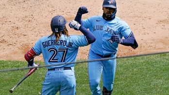 Blue Jays beat Yankees 3-2 in 10th inning as fans return