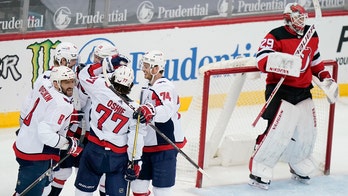 Great 8: Ovechkin scores historic PP goal, Caps sweep Devils