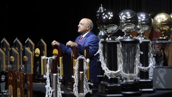 Barry Alvarez, AD who reshaped Wisconsin sports, to retire
