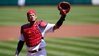 Cards catcher Molina goes on injured list with foot strain