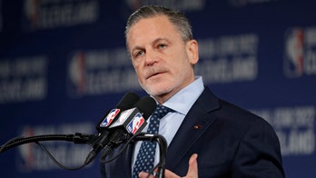 Cavs' Gilbert acquires minority share of former owner Gund