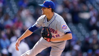 DeGrom strikes out 9 in row as Mets split with Rockies