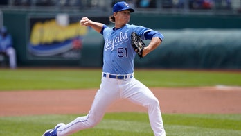 Perez's 2-run shot gives Royals 2-0 win over Blue Jays