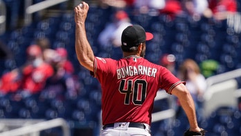 Bumgarner back on track as Arizona beats Washington 5-2