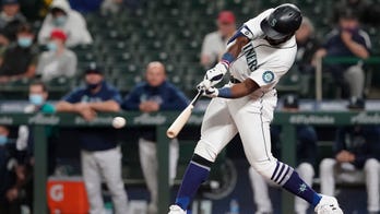 Mariners use 2 HRs, Moore's defensive gem to top Dodgers 4-3