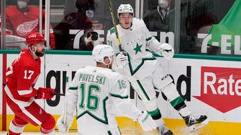 Stars beat Red Wings, 5-2, extend win streak to 4 games