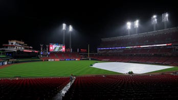 Rain, then snow halts game with D'backs leading Reds in 8th
