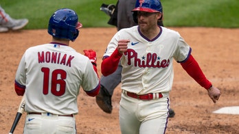 Knapp's 9th-inning single leads Phillies past Giants 6-5