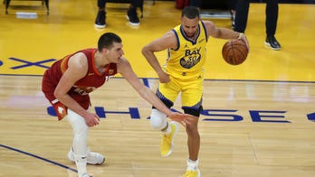 Stephen Curry, Warriors welcome back fans and beat Nuggets