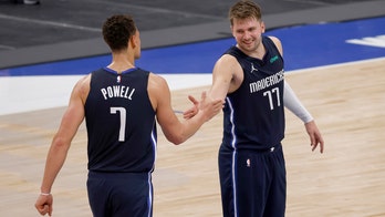 Doncic, Mavs stun Lakers with rally in Davis' 2nd game back