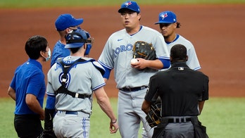 Ryu exits early with strain, Jays 'pen finishes off Jays 1-0