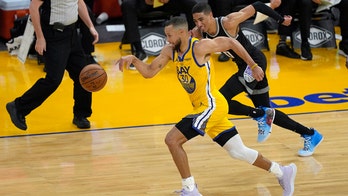 Curry sets NBA record for 3-pointers in a month with 85